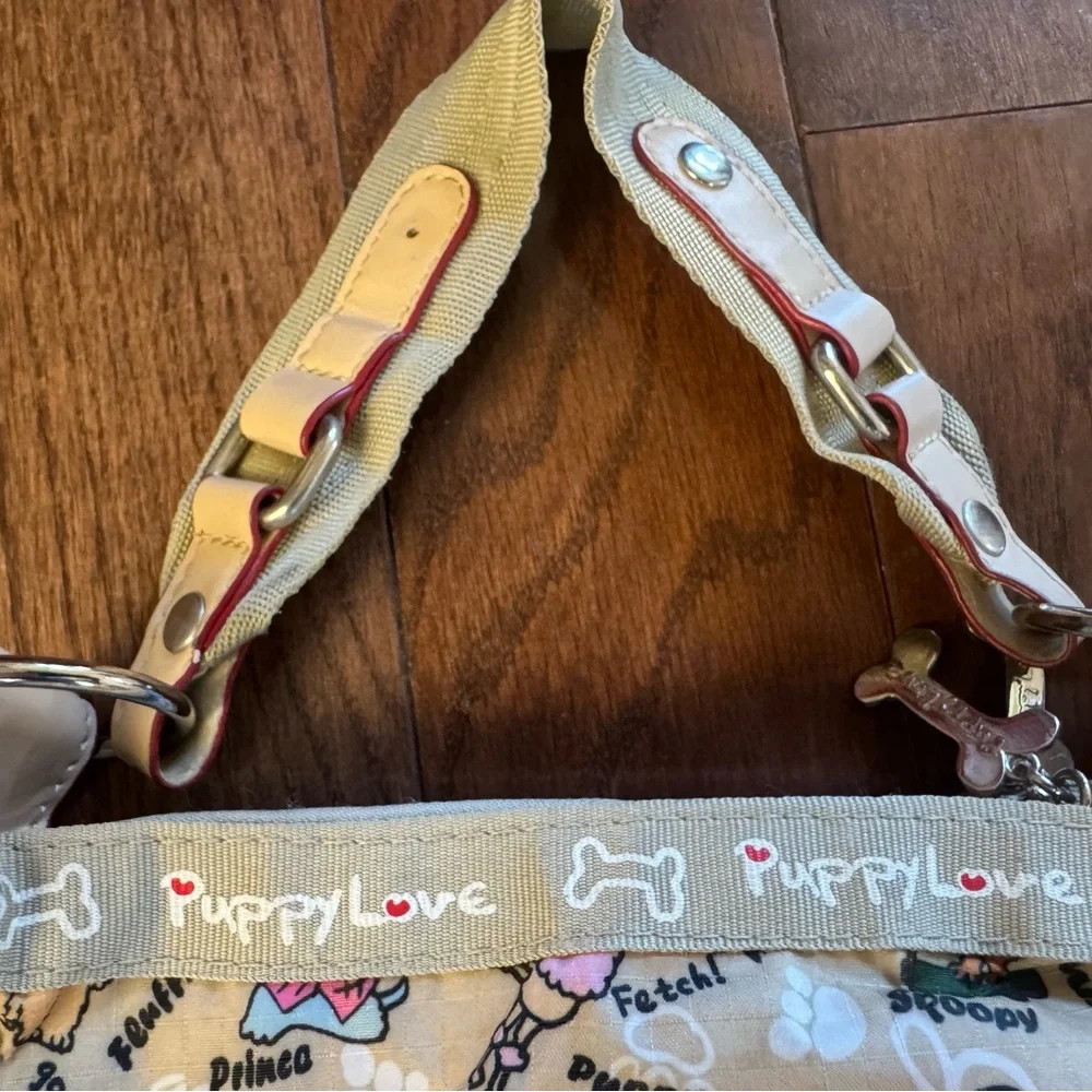 Puppy Love Purse with 2 top zippers and sm side zip.
Cream with bone zip pulls - Picture 3 of 10
